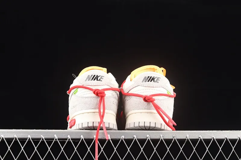 All Categories Nk SB Dunk Series Nk SB Dunk Low Low-top Sneakers Pure Original Version OF x Nk Dunk Low OW Suede SB Smashed Backboard Fashion Casual Sneakers DJ0950-103